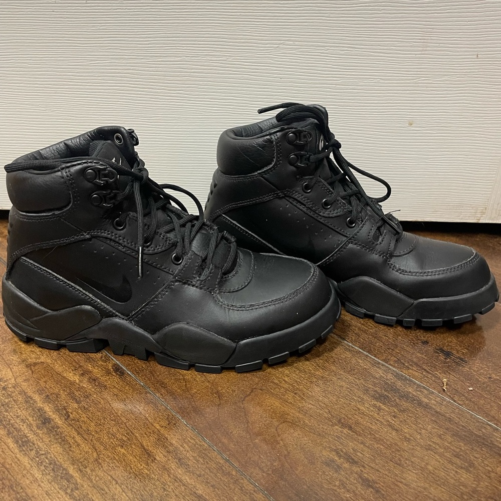 Nike Men's Black Rhyodomo Sneaker Boots